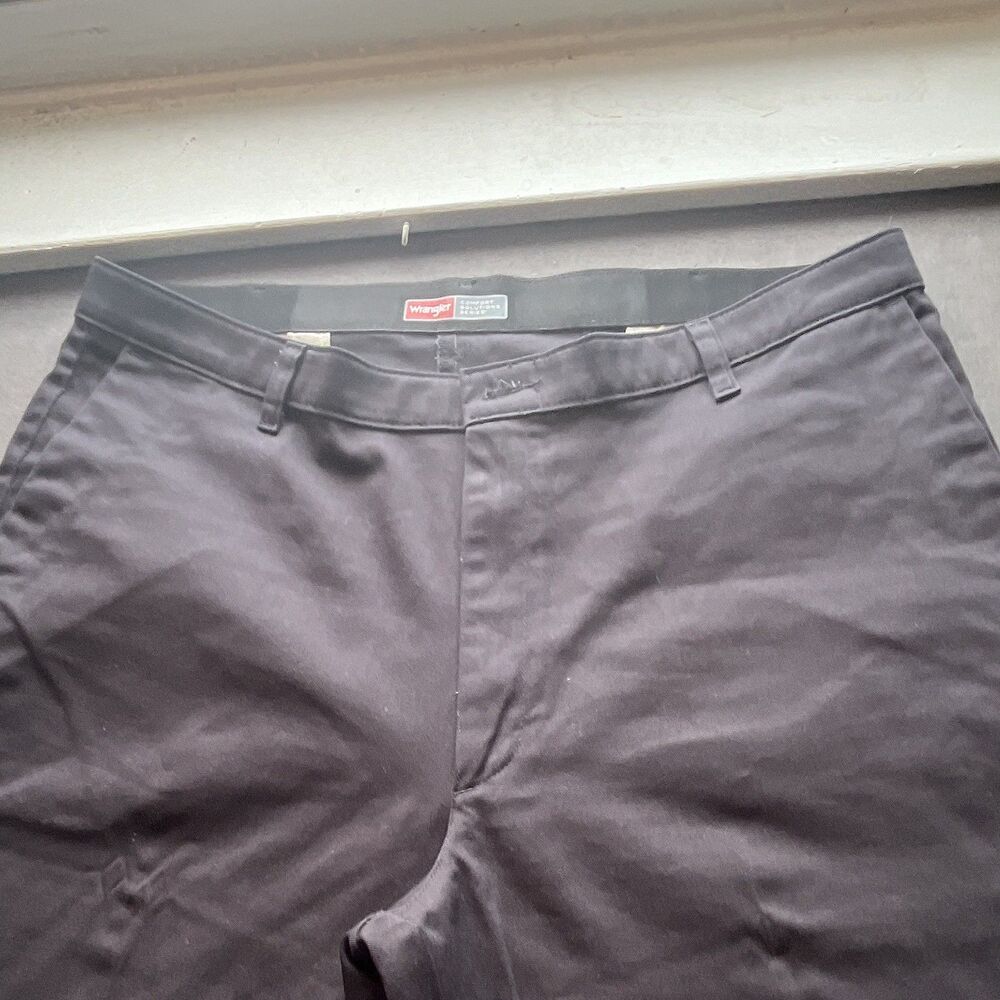 Wrangler Comfort Solutions Series Men’s Black Twill Straight Fit Flat Front 40